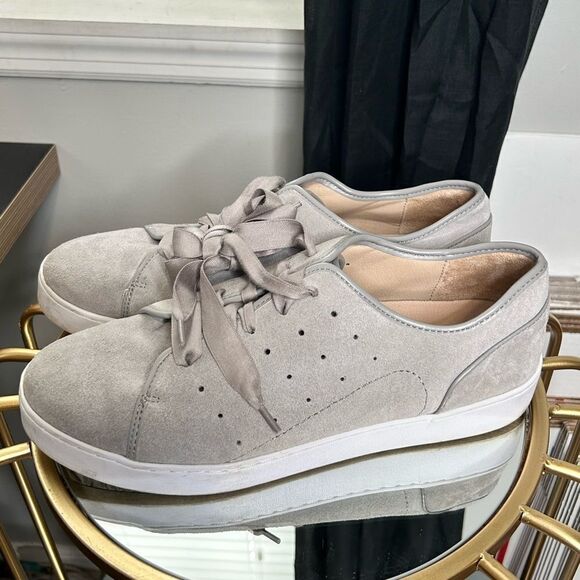 Vionic Keke Sneakers - Picture 2 of 9